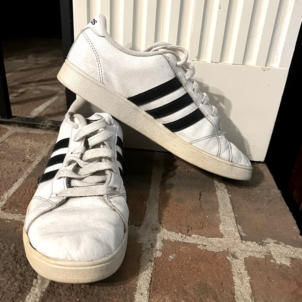 GUC Adidas Unisex kids sneakers, sz 5